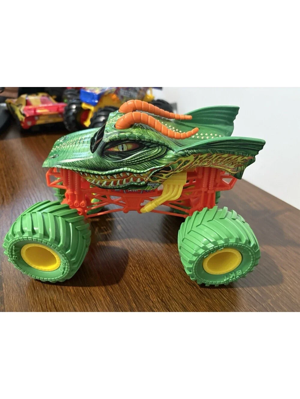 Monster Jam Official Dragon Monster Truck 1:24 Scale Green Orange Yellow